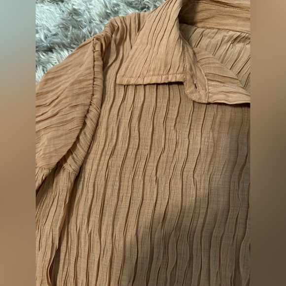 Hazel women’s Button Up ( sizes XS and M) - Picture 2 of 4